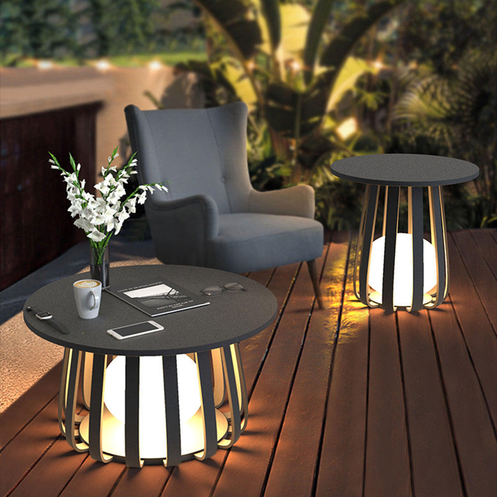 Table basse lumineuse d’extérieur à corps ajouré en métal — Réglisse