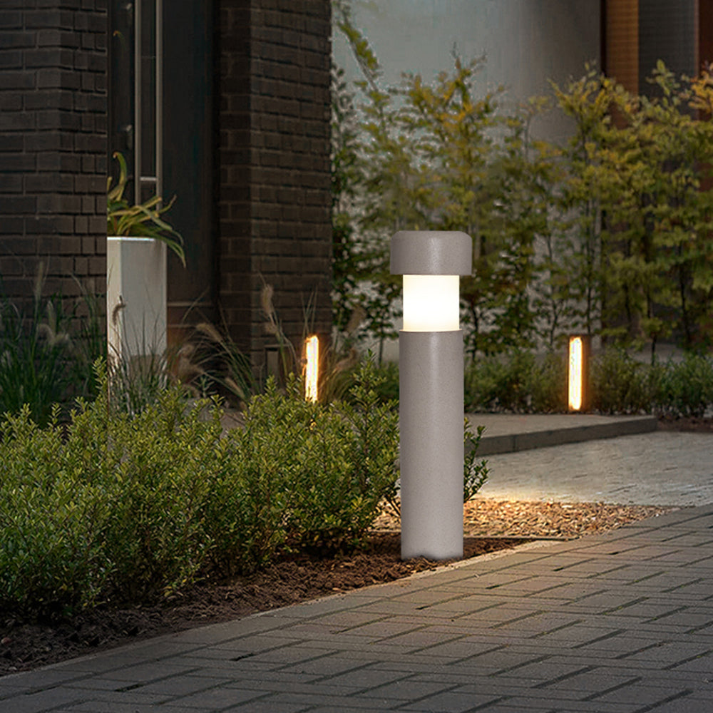 Borne cylindrique en métal et pierre grise à bandeau lumineux — Pressoir