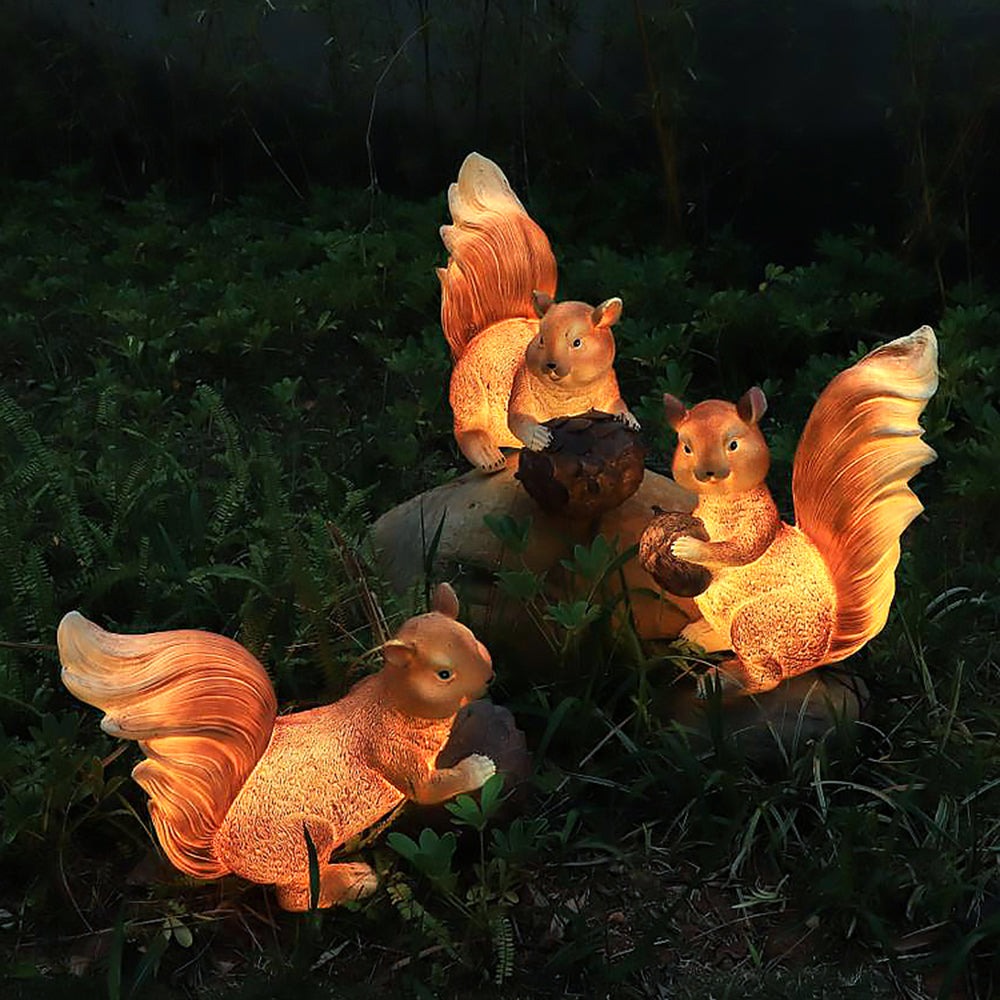 Lampe de jardin en résine en forme d’écureuil — Frisson
