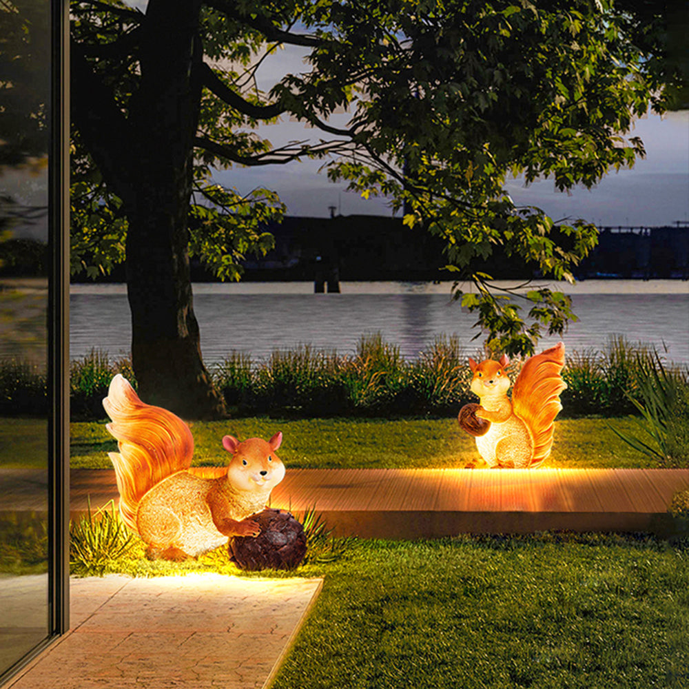 Lampe de jardin en résine en forme d’écureuil — Frisson
