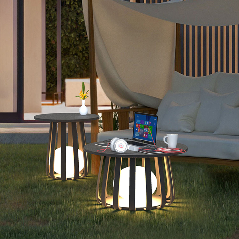 Table basse lumineuse d’extérieur à corps ajouré en métal — Réglisse