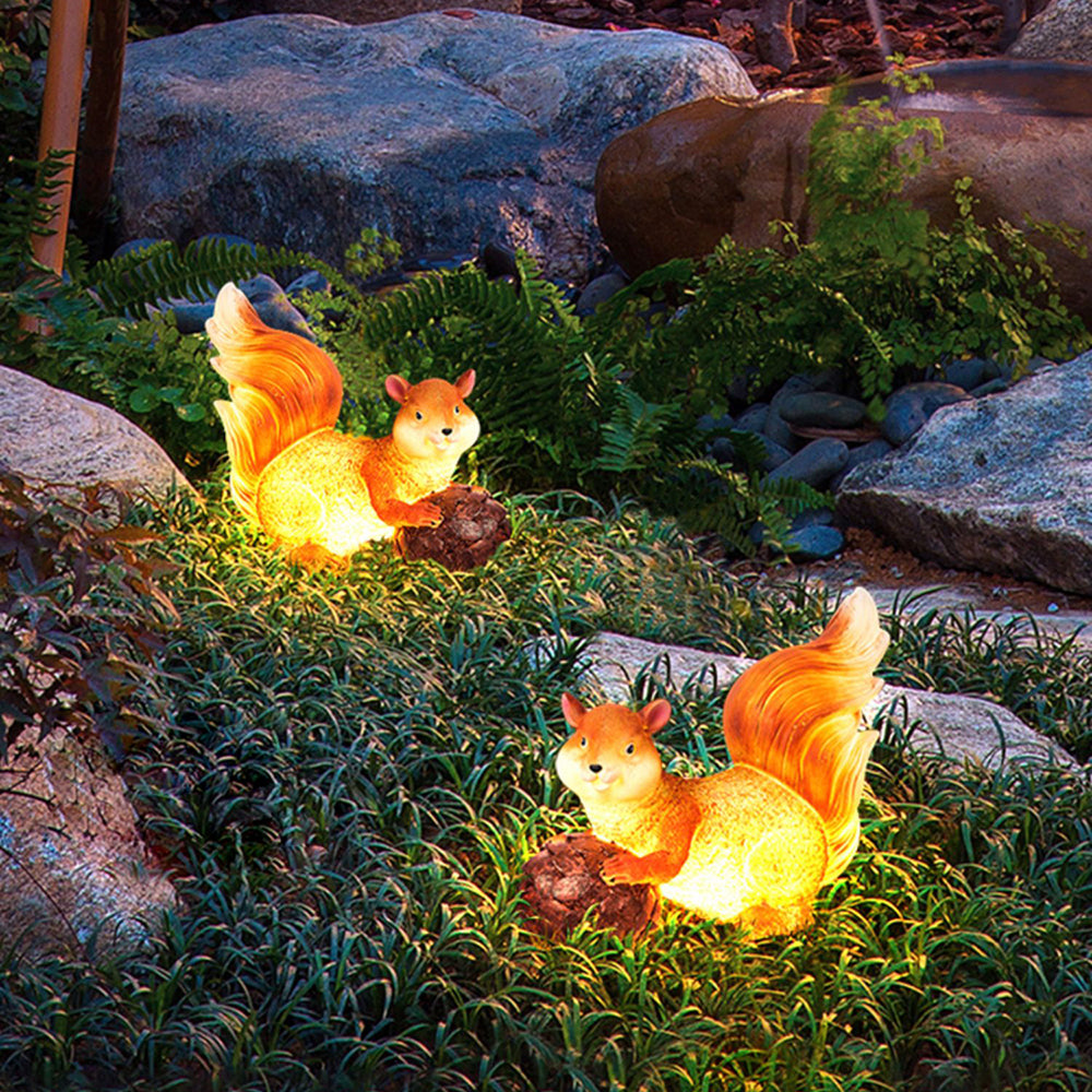 Lampe de jardin en résine en forme d’écureuil — Frisson