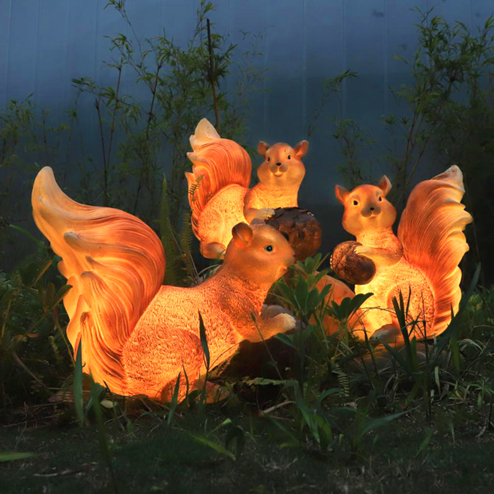 Lampe de jardin en résine en forme d’écureuil — Frisson
