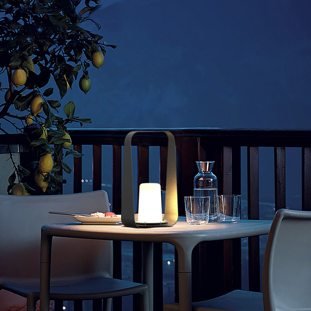 Lampe nomade à anse arquée et diffuseur cylindrique blanc — Quiétine
