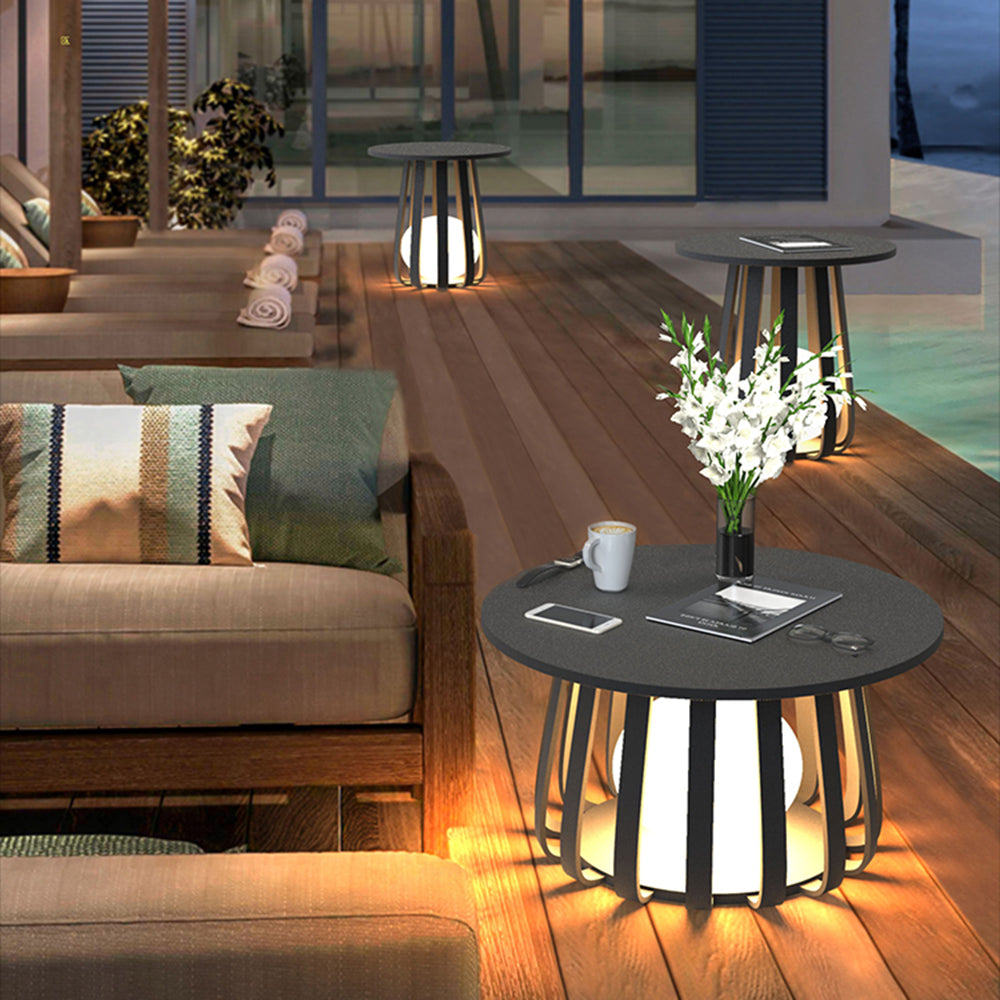 Table basse lumineuse d’extérieur à corps ajouré en métal — Réglisse