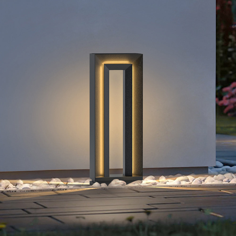 Borne d'allée à cadre rectangulaire ouvert en métal noir — Persienne