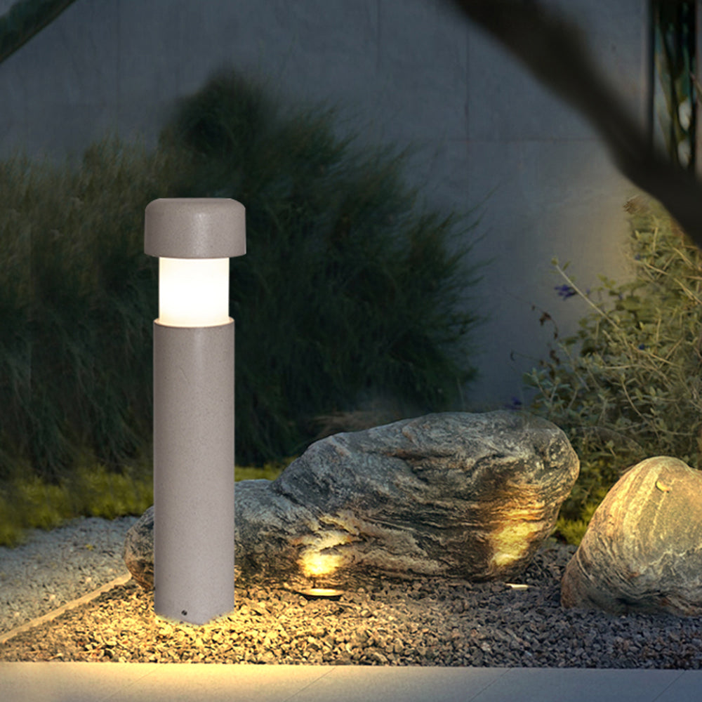 Borne cylindrique en métal et pierre grise à bandeau lumineux — Pressoir