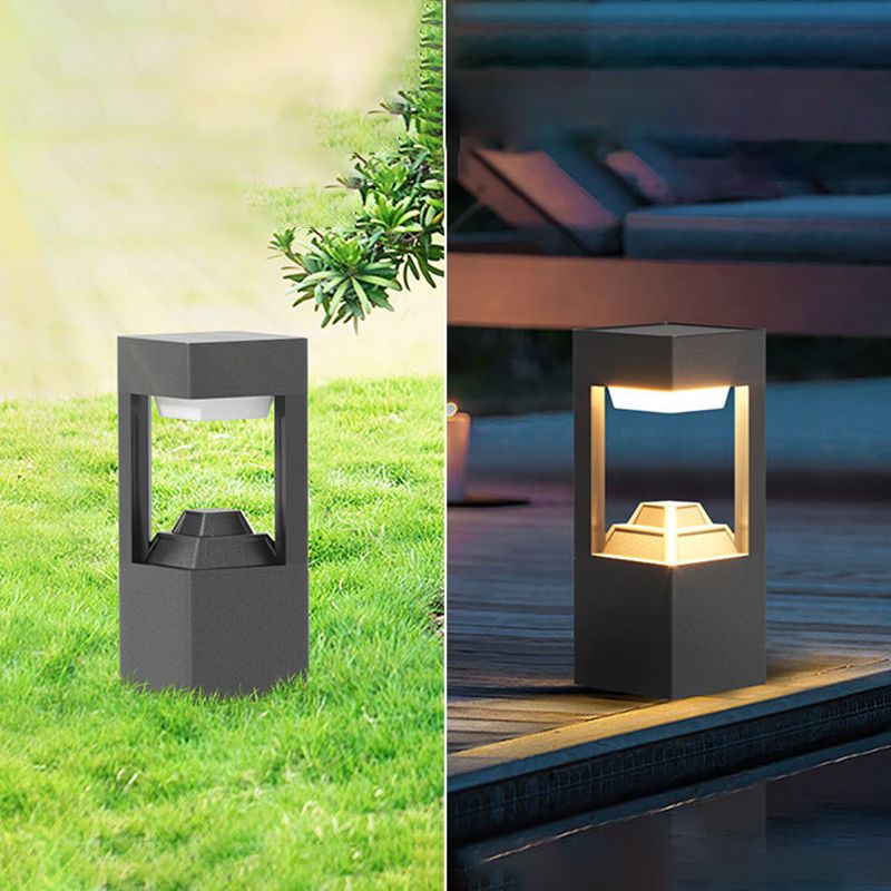 Borne de jardin carrée en métal noir à ouverture lumineuse — Orpin