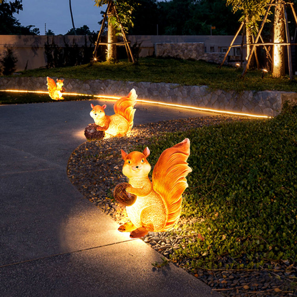 Lampe de jardin en résine en forme d’écureuil — Frisson