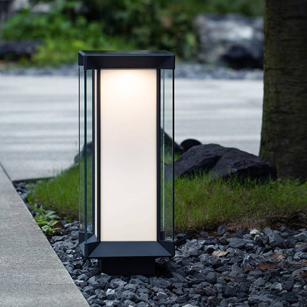 Borne rectangulaire en métal noir et verre blanc opalin — Pervenche