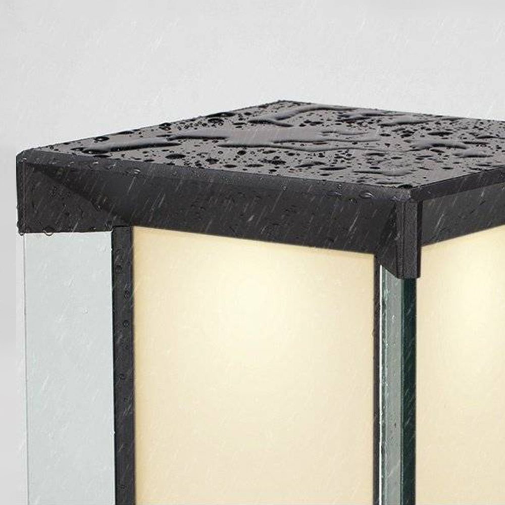 Borne rectangulaire en métal noir et verre blanc opalin — Pervenche