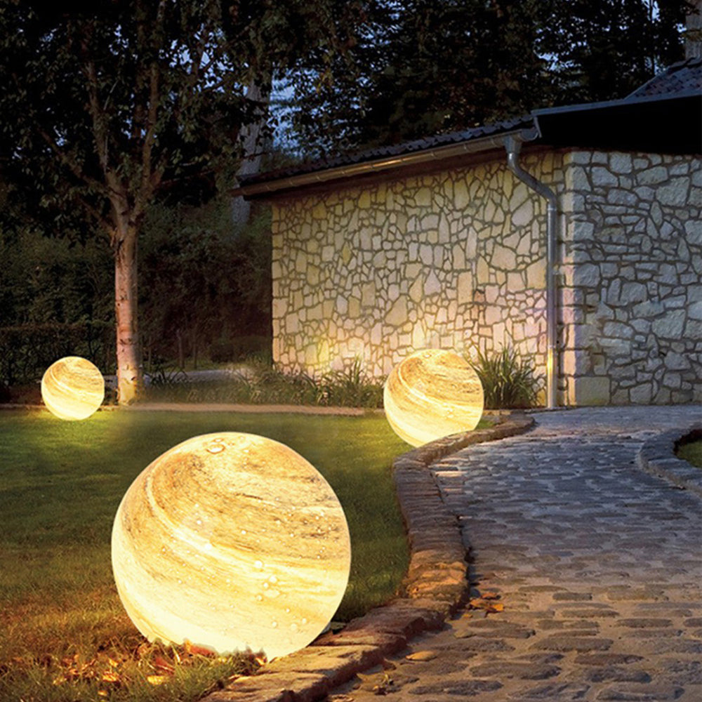 Boule lumineuse d'extérieur marbrée ambre ou bleue — Micocoulier