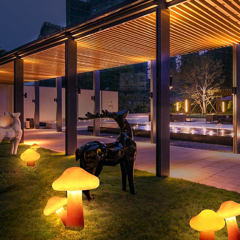 Lampe de jardin en forme de champignon en résine orange — Rondelle