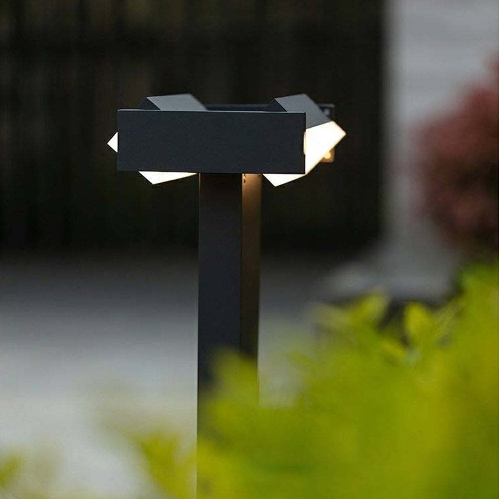 Borne d’allée en métal noir à tête pivotante orientable — Savonnière