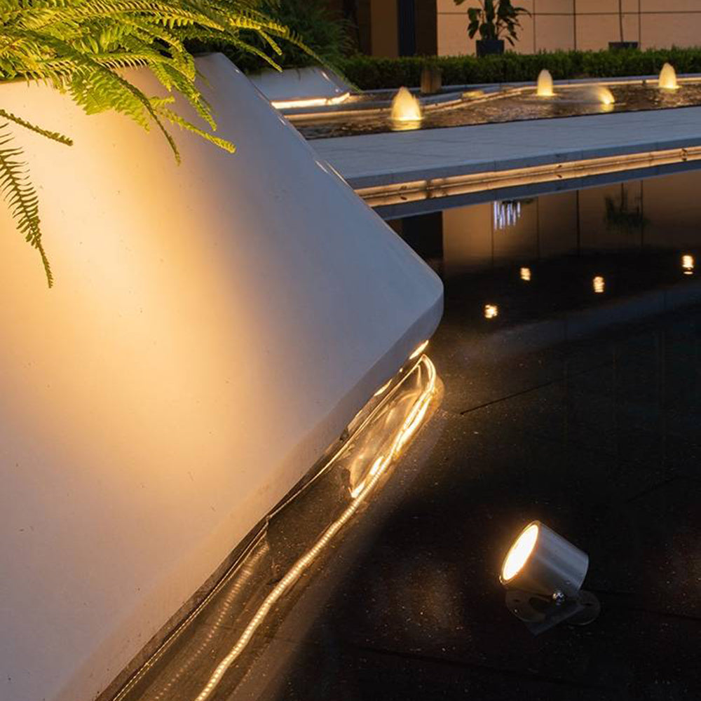 Projecteur d’extérieur rond sur étrier en métal et verre — Statice