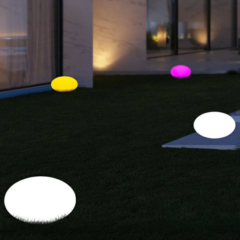 Boule lumineuse d’extérieur aplatie en acrylique blanc — Sablière