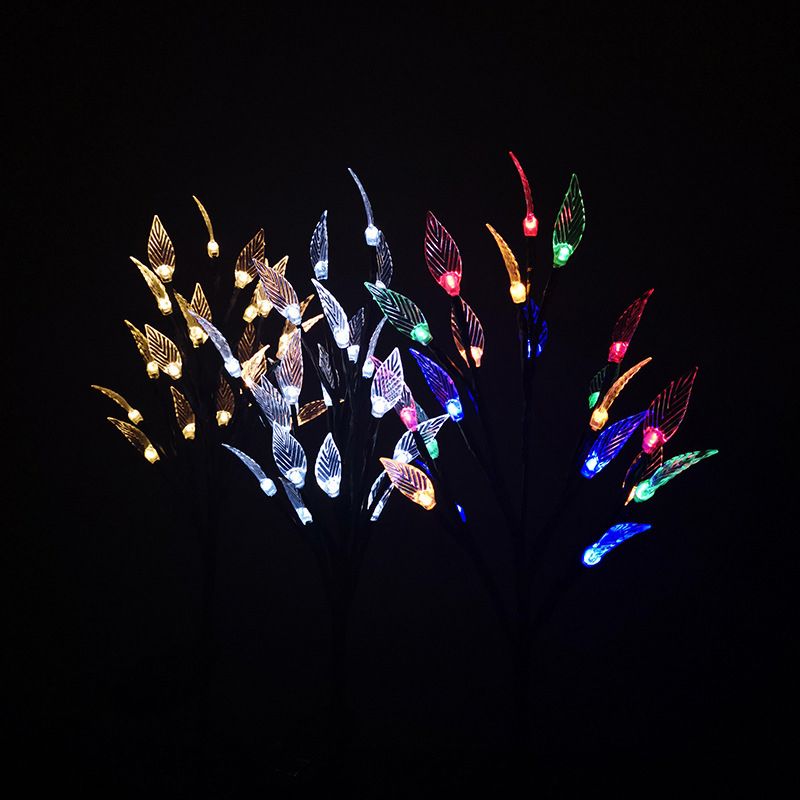Borne solaire à piquer en forme d’arbuste à feuilles lumineuses — Pinède