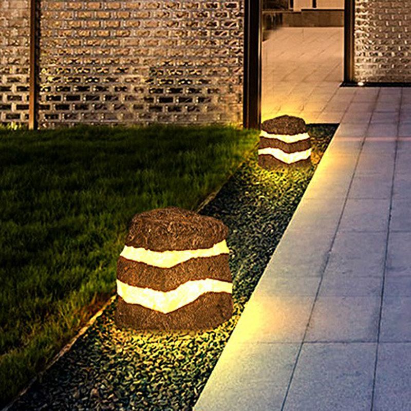 Lampe de sol en forme de galet gris à stries lumineuses — Rudbeckie