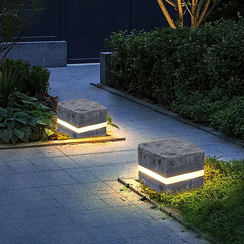 Lampe de sol en forme de galet gris à stries lumineuses — Rudbeckie