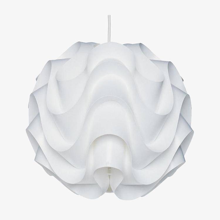 Suspension design ondulé blanc