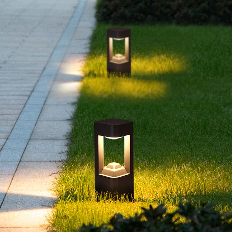 Borne de jardin carrée en métal noir à ouverture lumineuse — Orpin