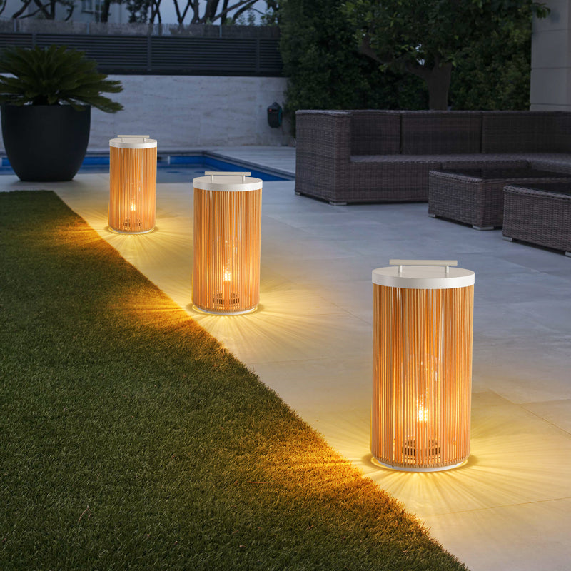 Lampe de sol cylindrique en rotin tressé et métal — Sylvie