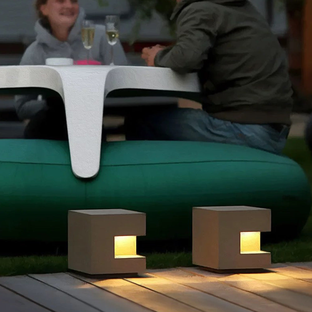 Borne cubique en métal anthracite à fente lumineuse — Reinette