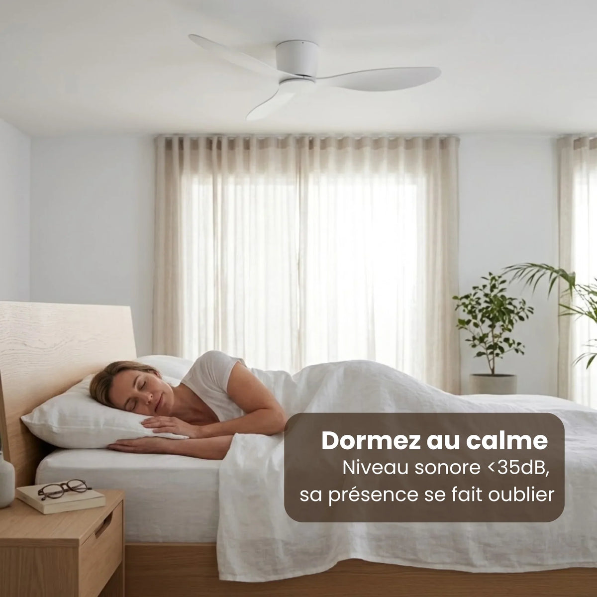 Ventilateur de plafond plat à trois pales blanches, sans lumière — Abricotier