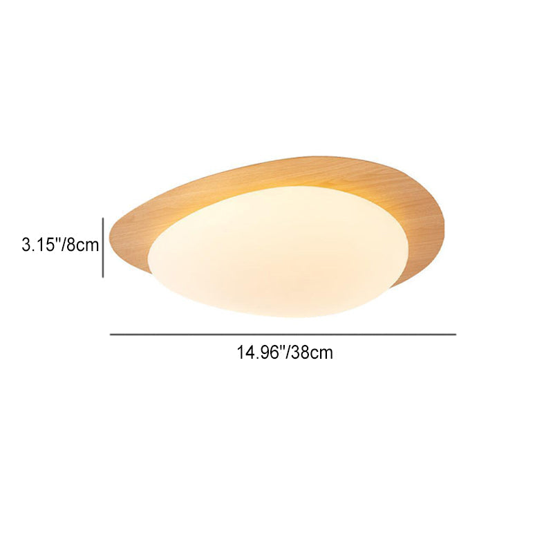 Plafonnier galet en bois clair et diffuseur blanc — Bombyx