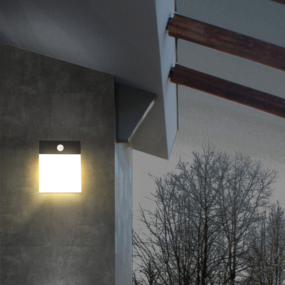 Applique murale carrée en métal noir et diffuseur acrylique blanc — Ophrys