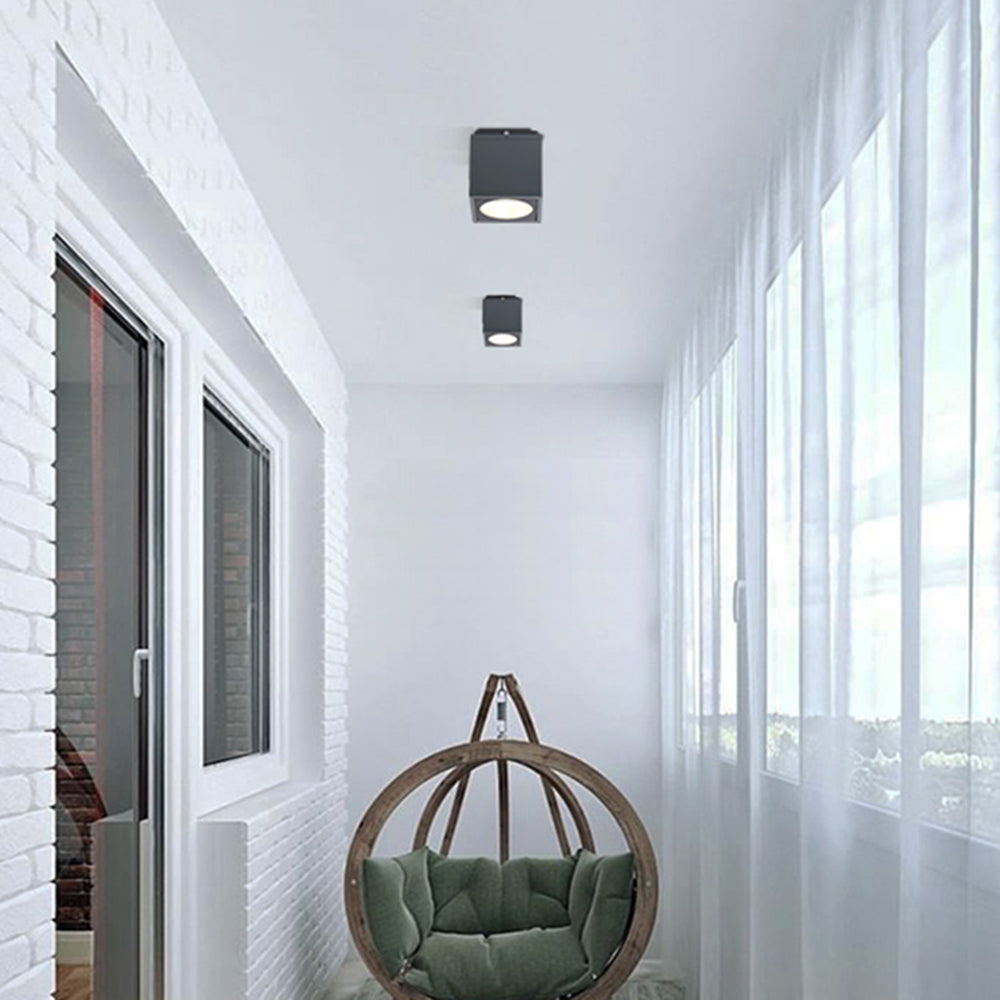 Plafonnier cube en métal gris et diffuseur rond en verre — Scabieuse