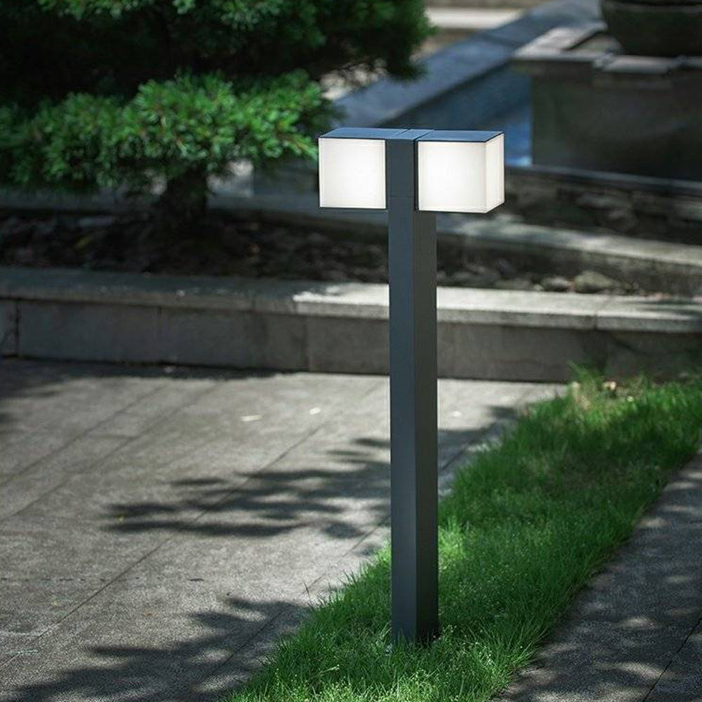 Borne d’allée en métal noir à tête pivotante orientable — Savonnière