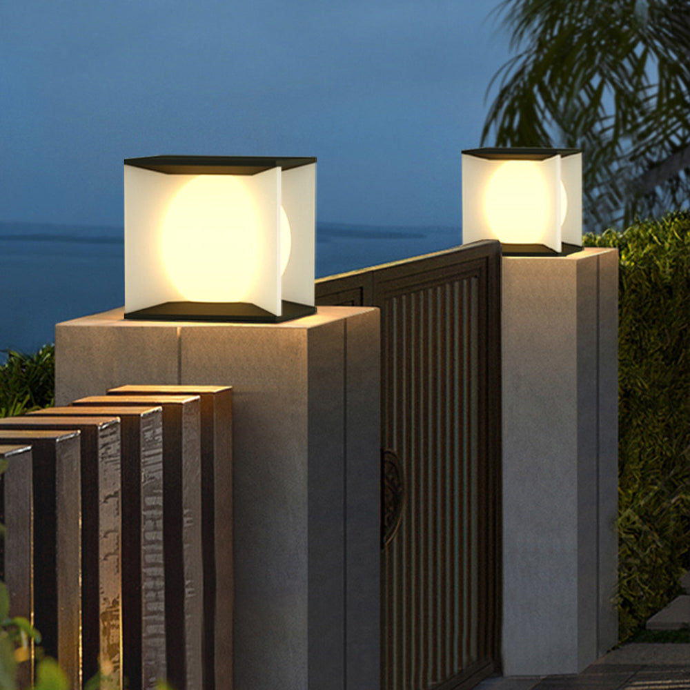 Lampe de pilier cubique en métal noir et diffuseur acrylique — Gabarre