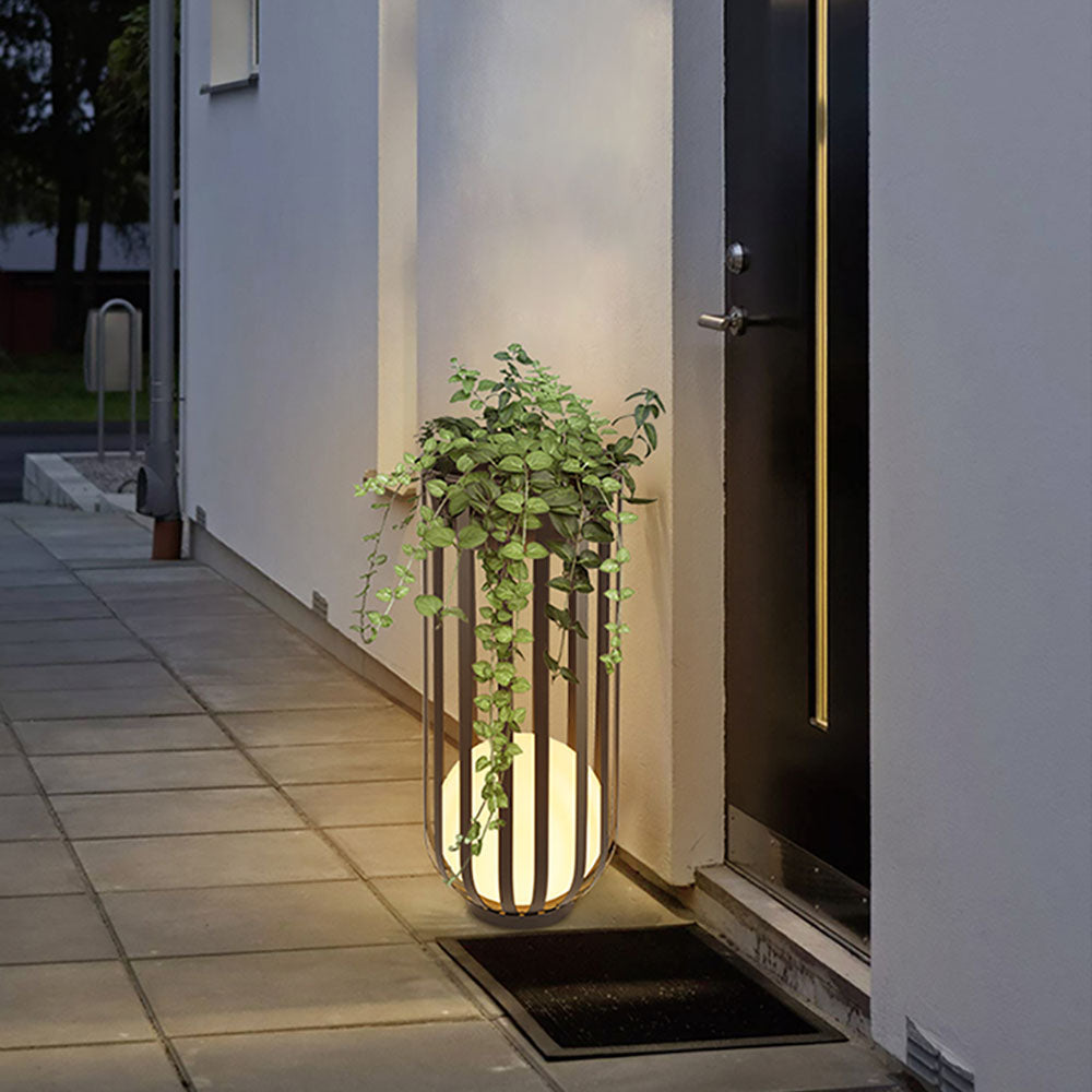 Lanterne de jardin en métal noir à cage évasée — Renoncule