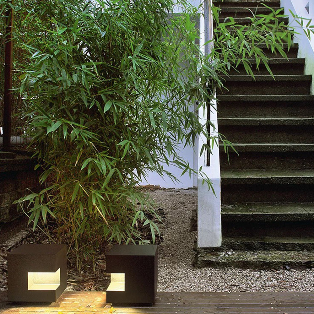Borne cubique en métal anthracite à fente lumineuse — Reinette