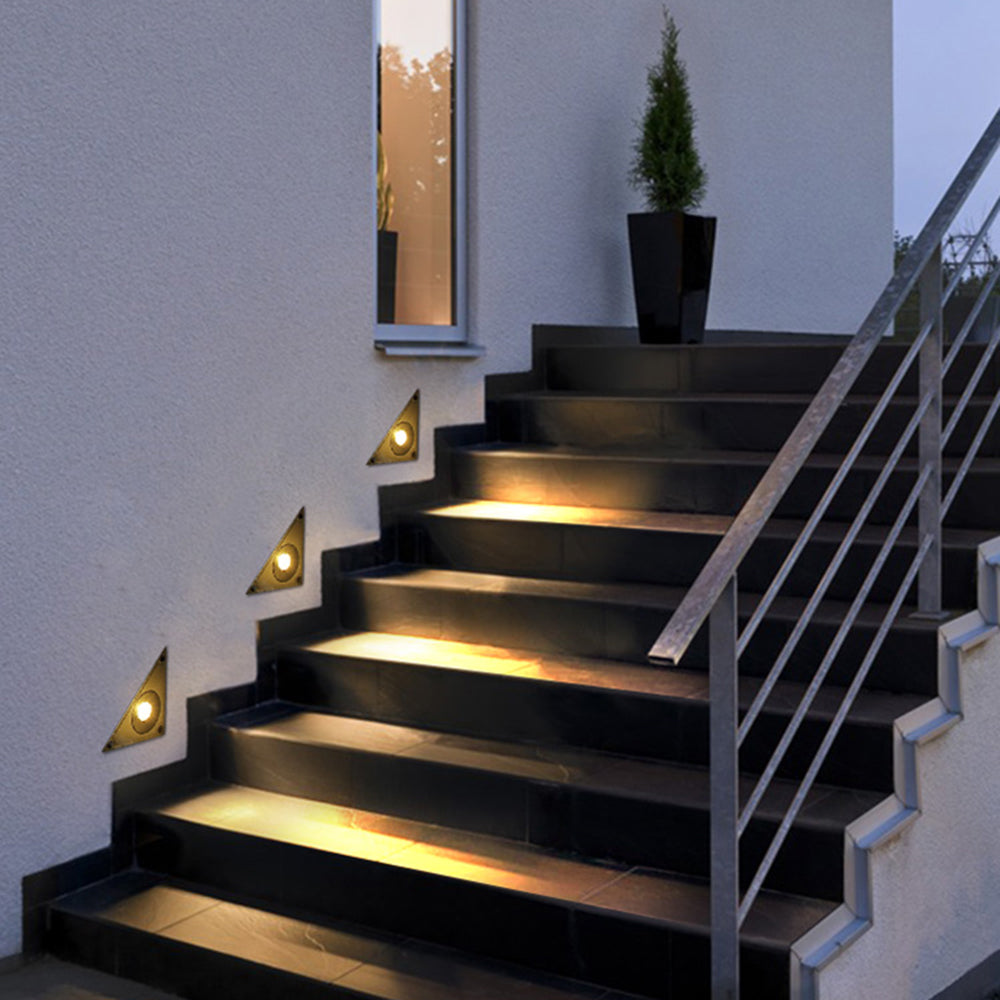 Applique d’escalier triangulaire en métal noir et verre — Surjet