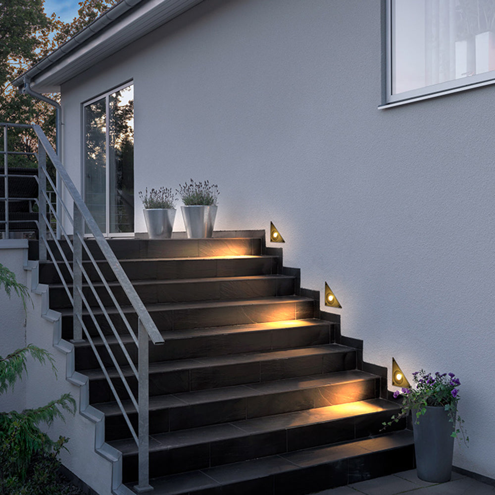 Applique d’escalier triangulaire en métal noir et verre — Surjet