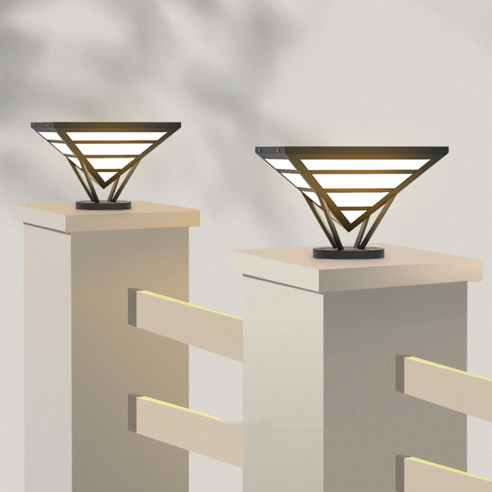 Borne de pilier pyramidale en métal noir et laiton — Rétame