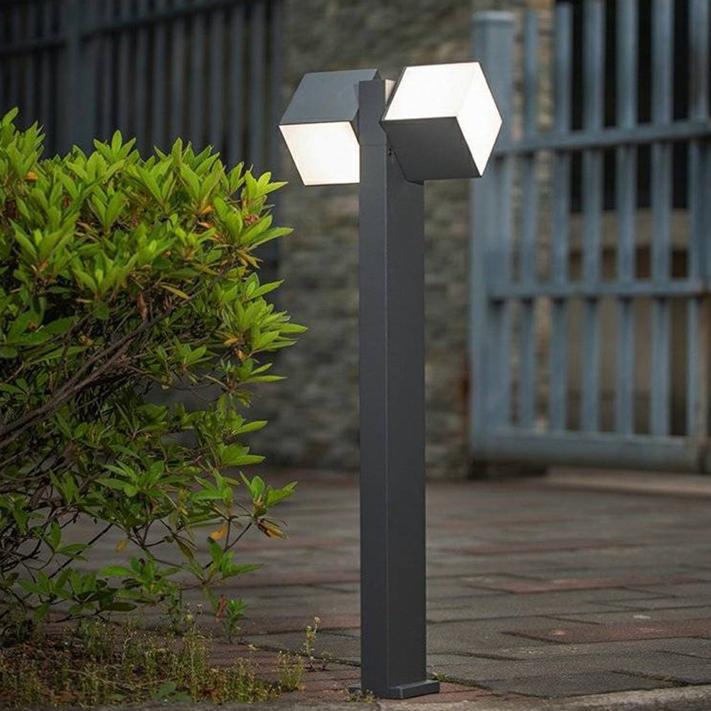 Borne d’allée en métal noir à tête pivotante orientable — Savonnière