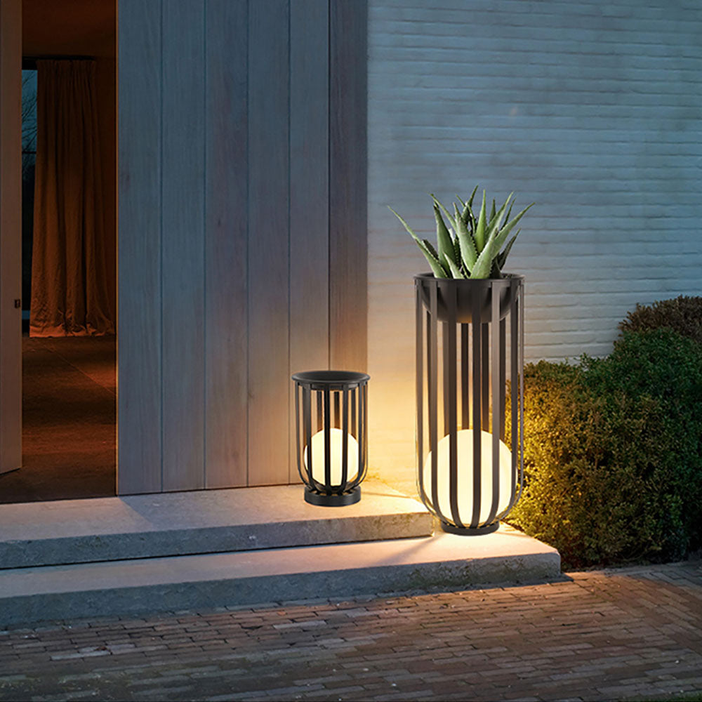 Lanterne de jardin en métal noir à cage évasée — Renoncule