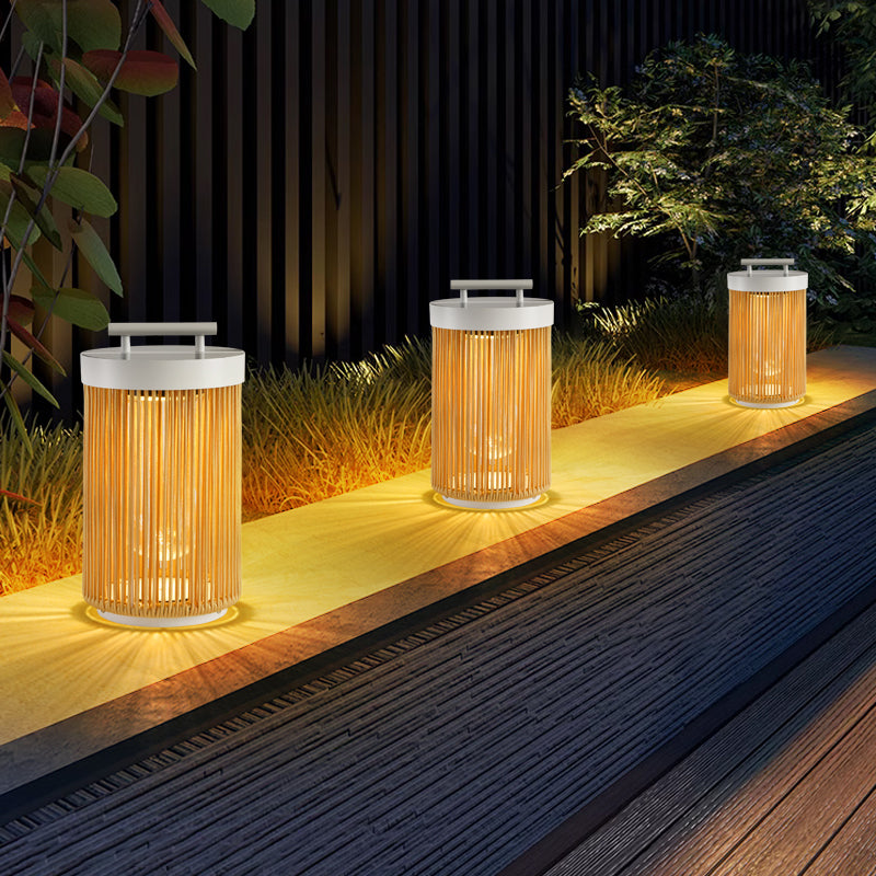 Lampe de sol cylindrique en rotin tressé et métal — Sylvie