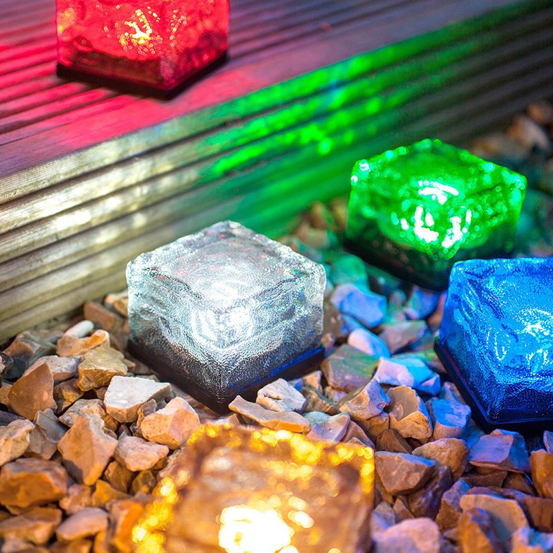 Pavé lumineux au sol en verre texturé effet glaçon — Poulie