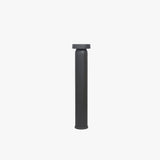 Borne cylindrique élancée en métal noir à sommet biseauté — Oseille
