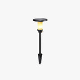 Borne de jardin à piquet avec chapeau noir et globe lumineux — Sassafras