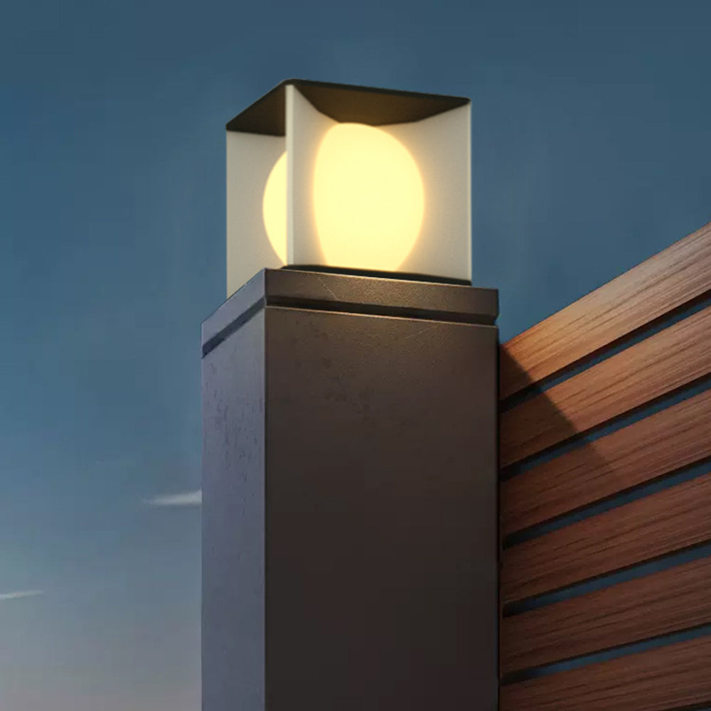 Lampe de pilier cubique en métal noir et diffuseur acrylique — Gabarre