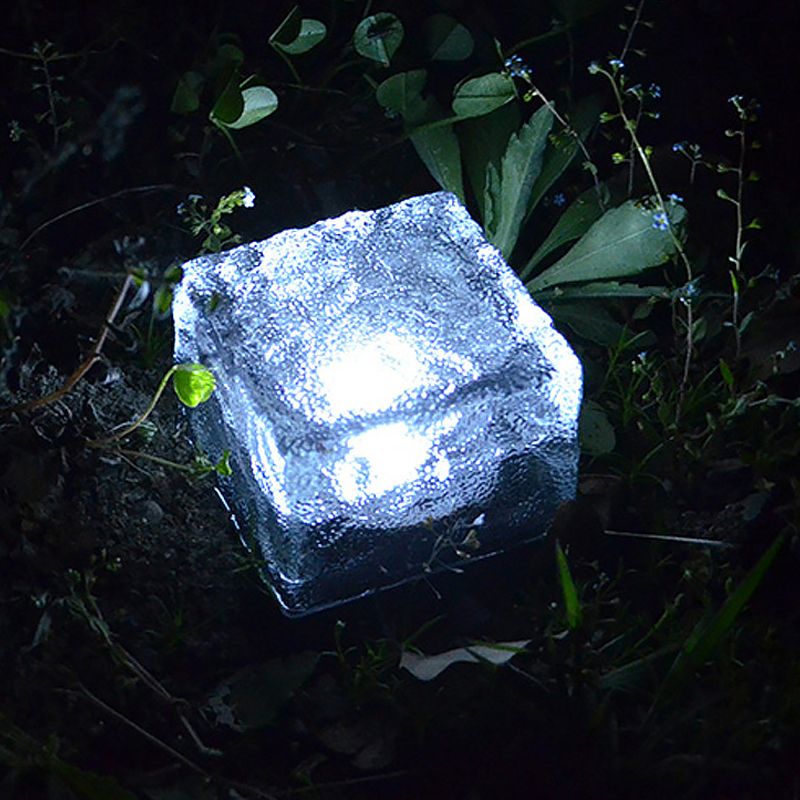 Pavé lumineux au sol en verre texturé effet glaçon — Poulie
