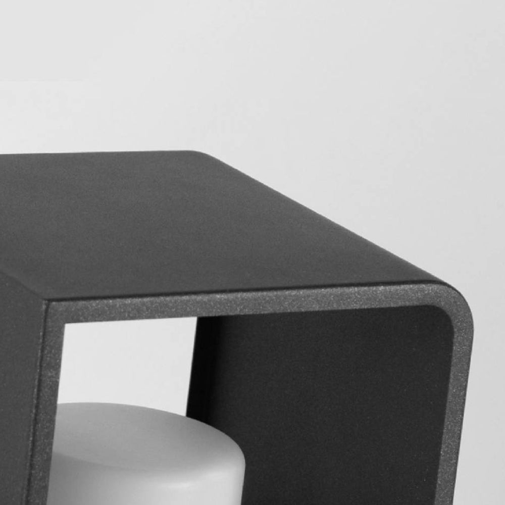 Lanterne d'extérieur en métal noir à socle effet bois — Lorgnette