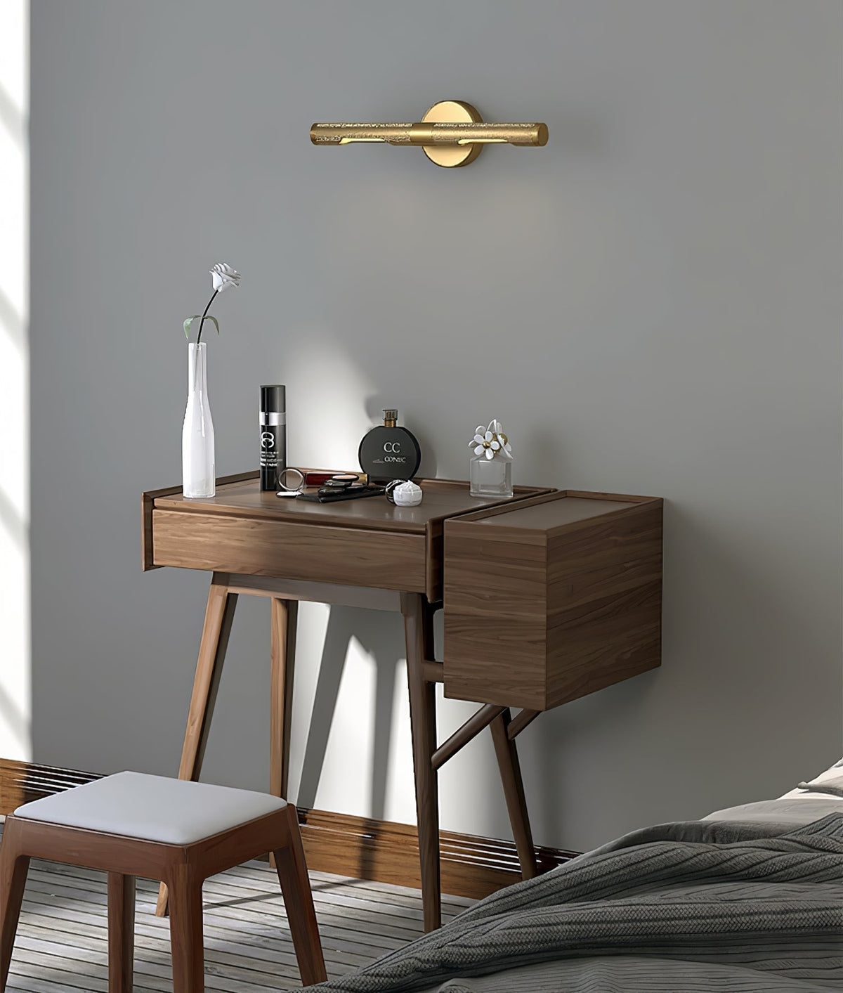 Applique murale barre horizontale en laiton pivotante — Tellinne