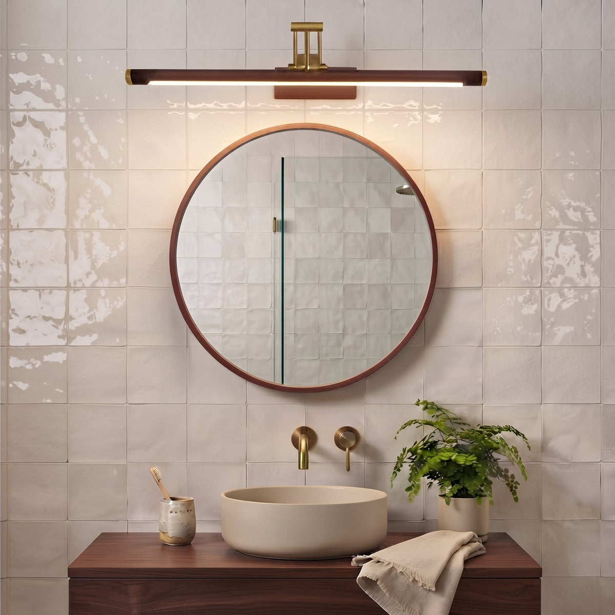 Applique de miroir LED en barre de bois et laiton doré — Barbeau