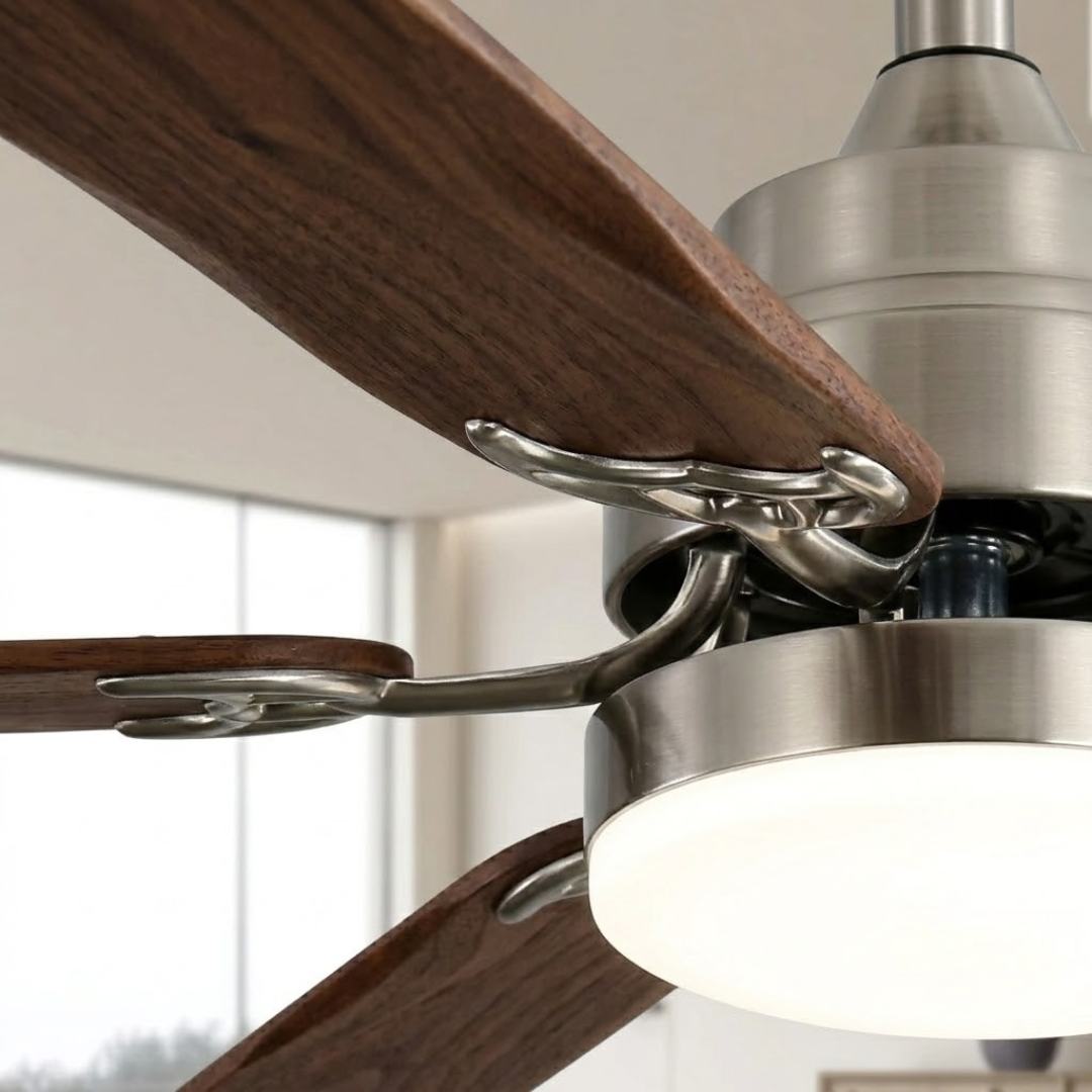 Ventilateur de plafond cinq pales sombres et corps nickel brossé — Airelle